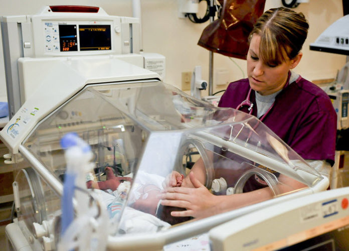 pros and cons of neonatal nursing