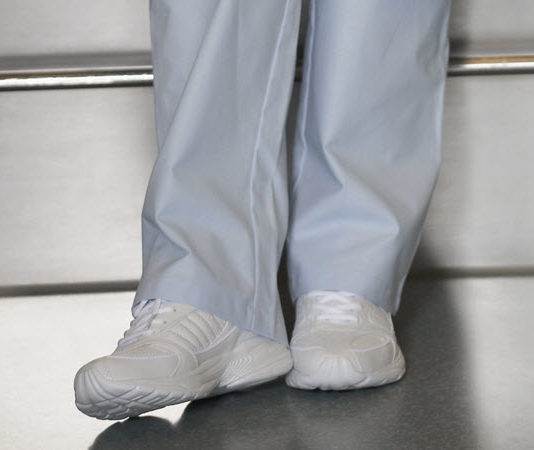 best-white-shoes-for-nurses