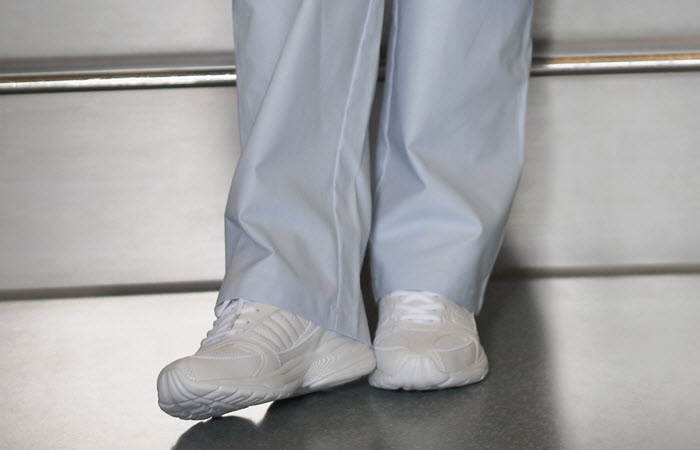 breathable shoes for nurses