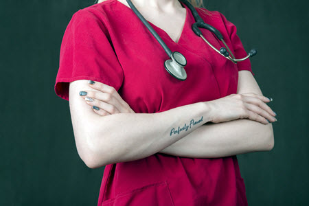 nurse-with-tattoo